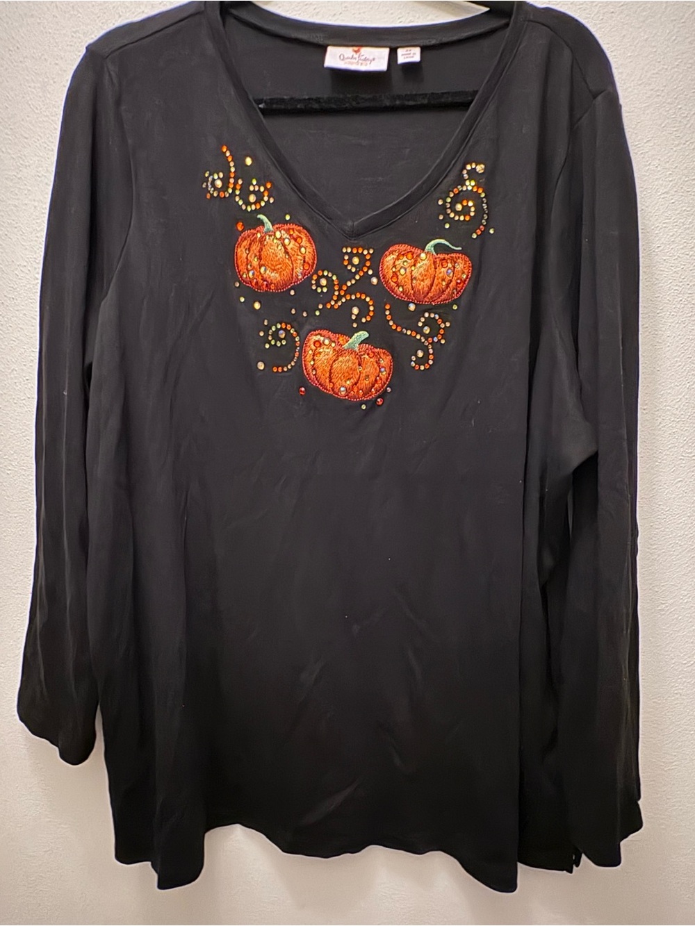 Quacker Factory Black Long-Sleeve V-Neck Top with Orange Pumpkin Embellishments